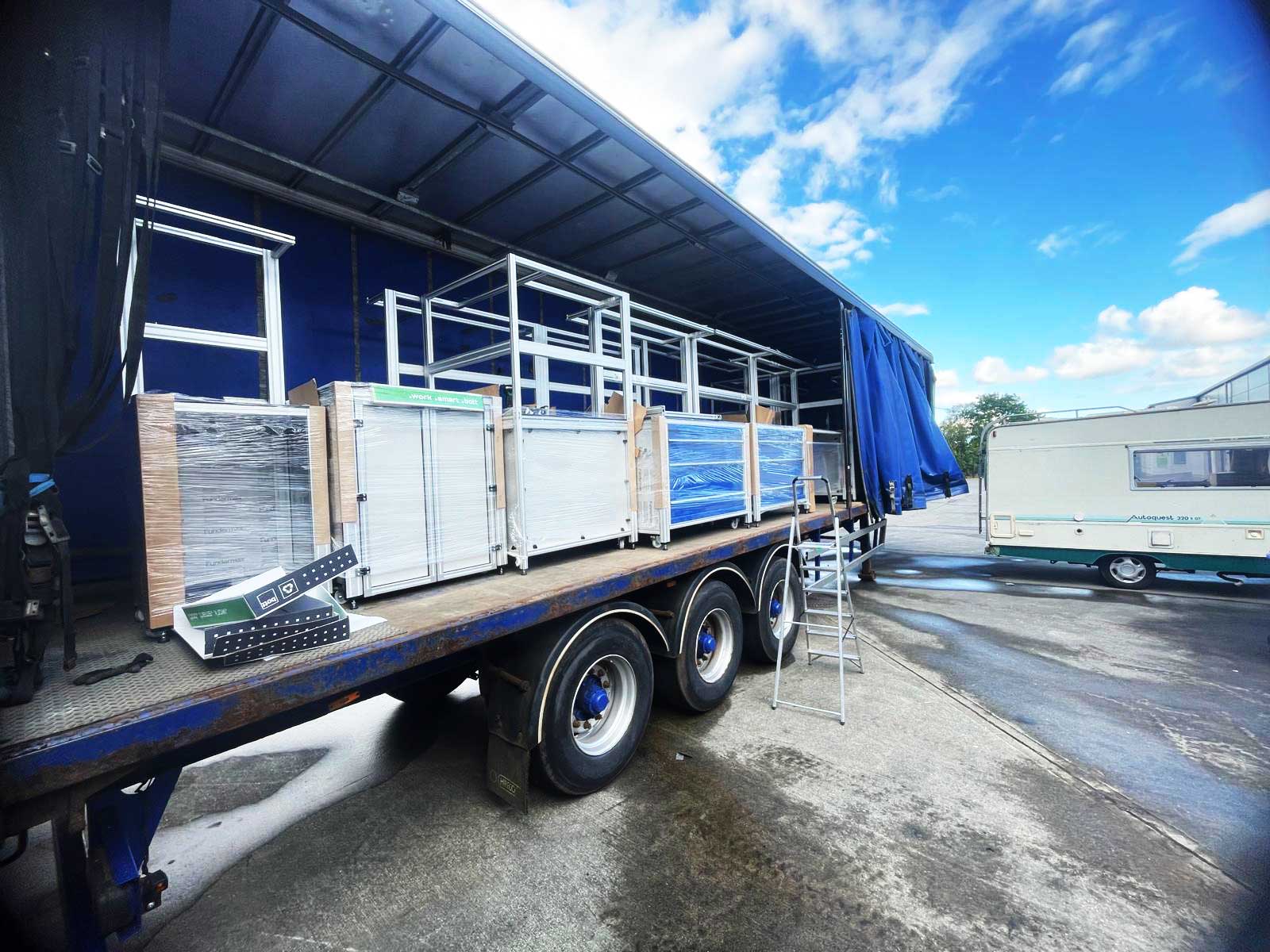 Curtainsider-exposed-cargo