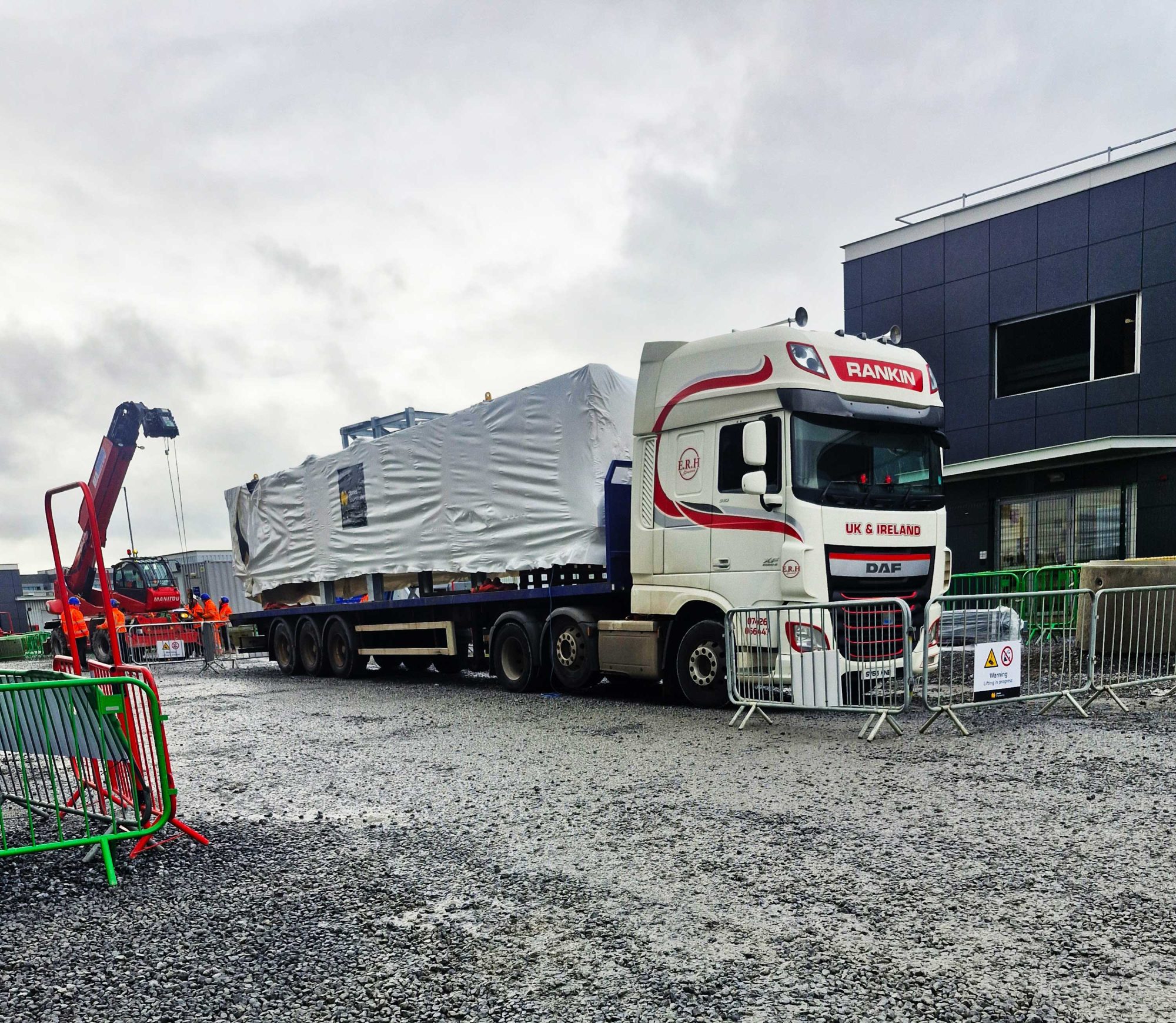 Flat-trailer-with-cargo-1