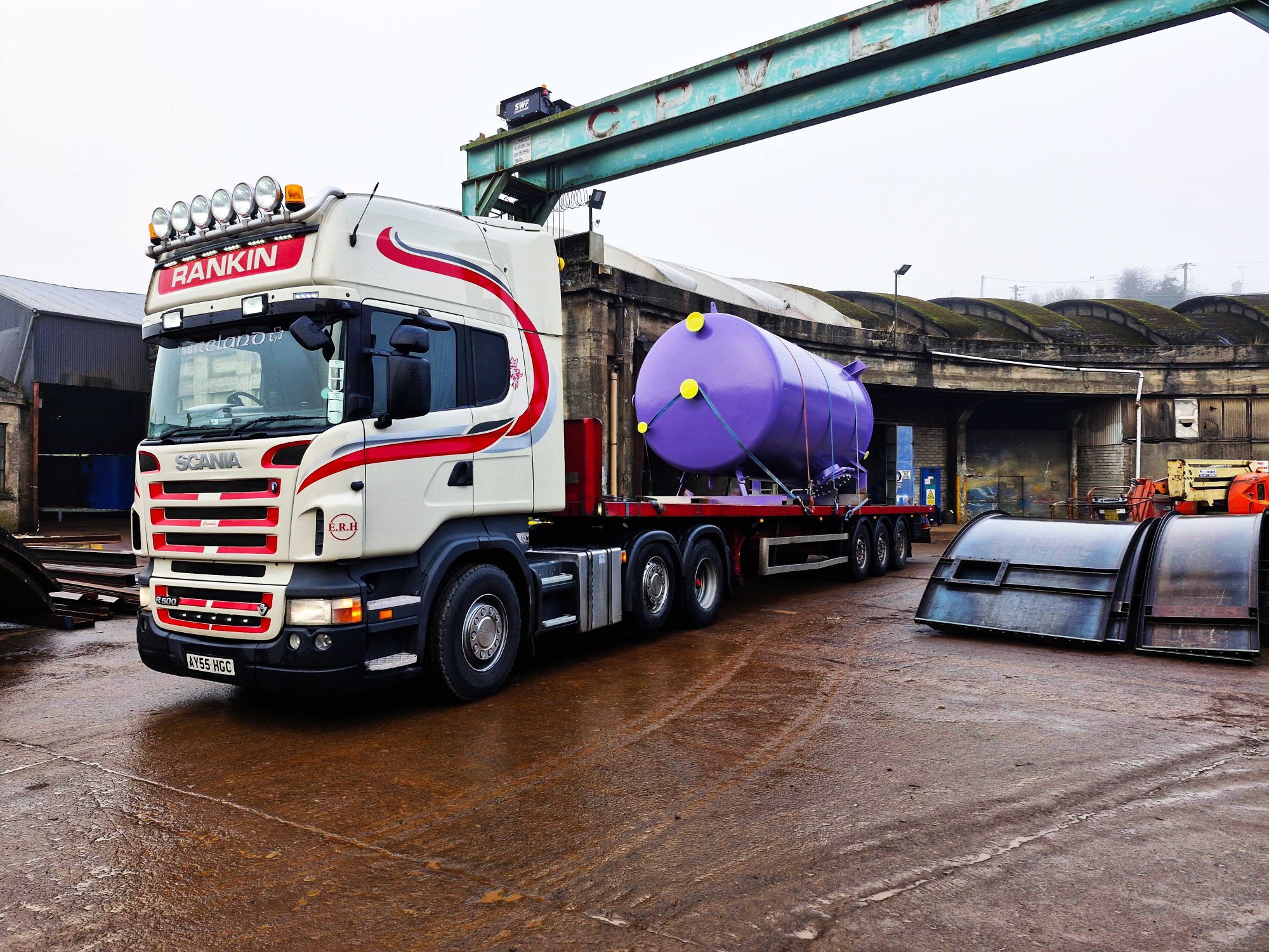 Flat-trailer-with-purple-cylinder